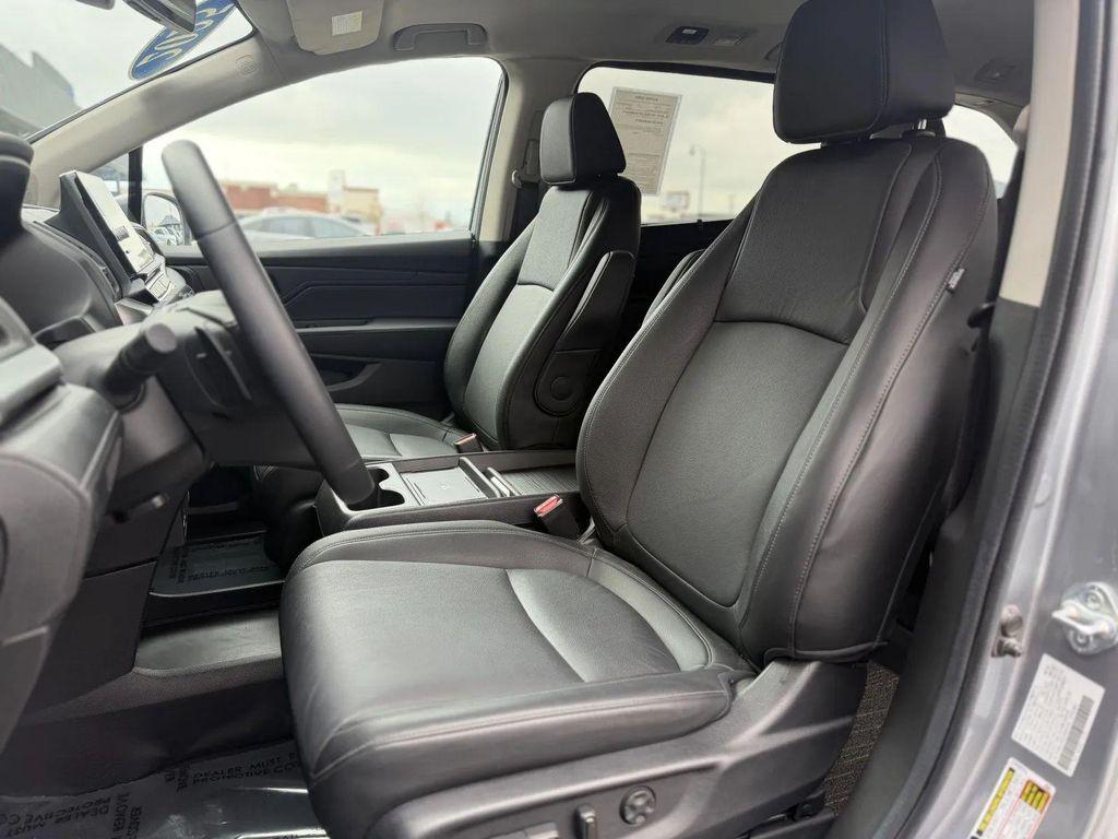 used 2025 Honda Odyssey car, priced at $28,995