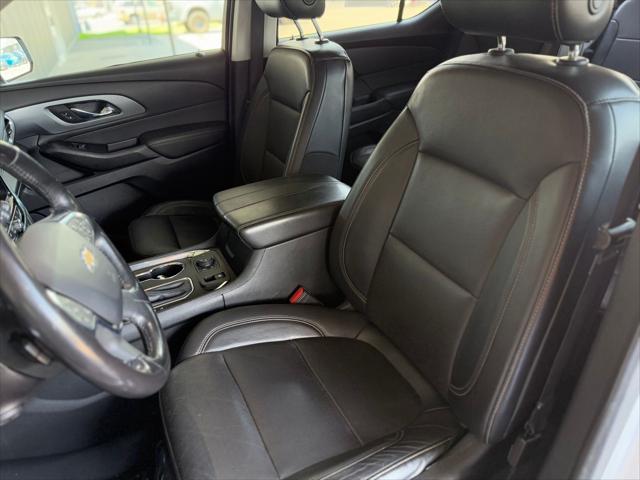2018 Silver Ice Metallic Chevrolet Traverse