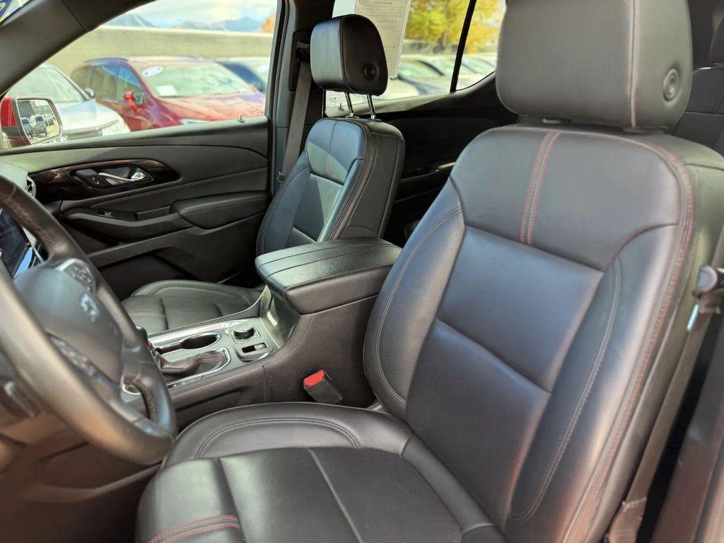 used 2023 Chevrolet Traverse car, priced at $27,595
