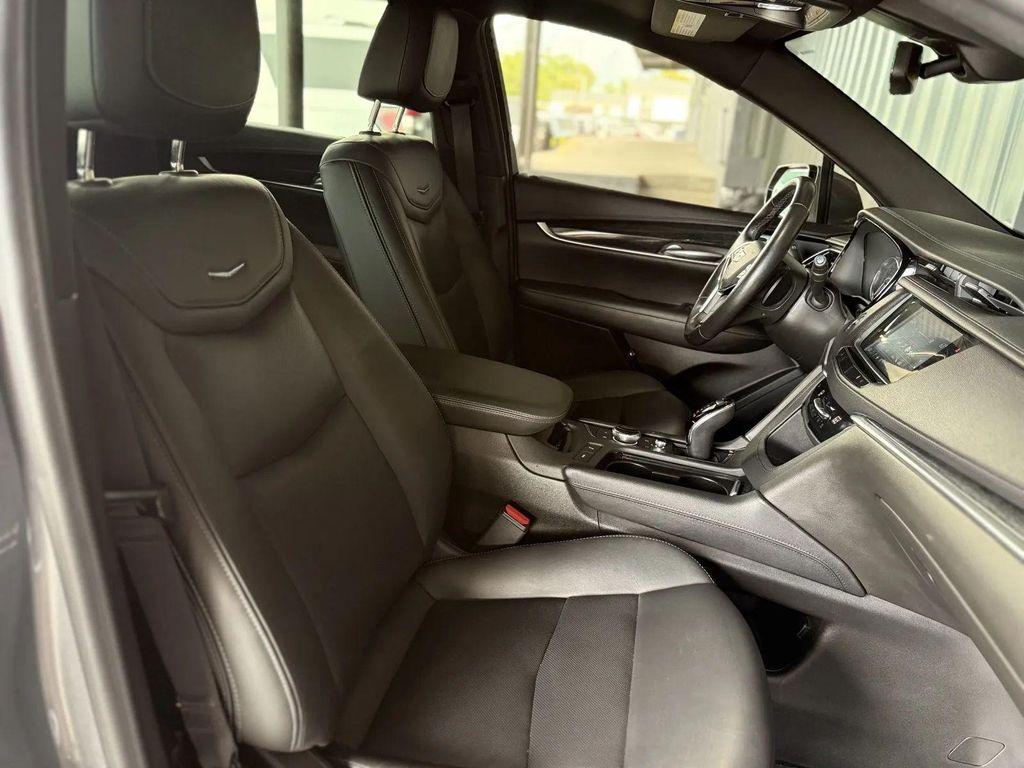 used 2022 Cadillac XT5 car, priced at $21,594