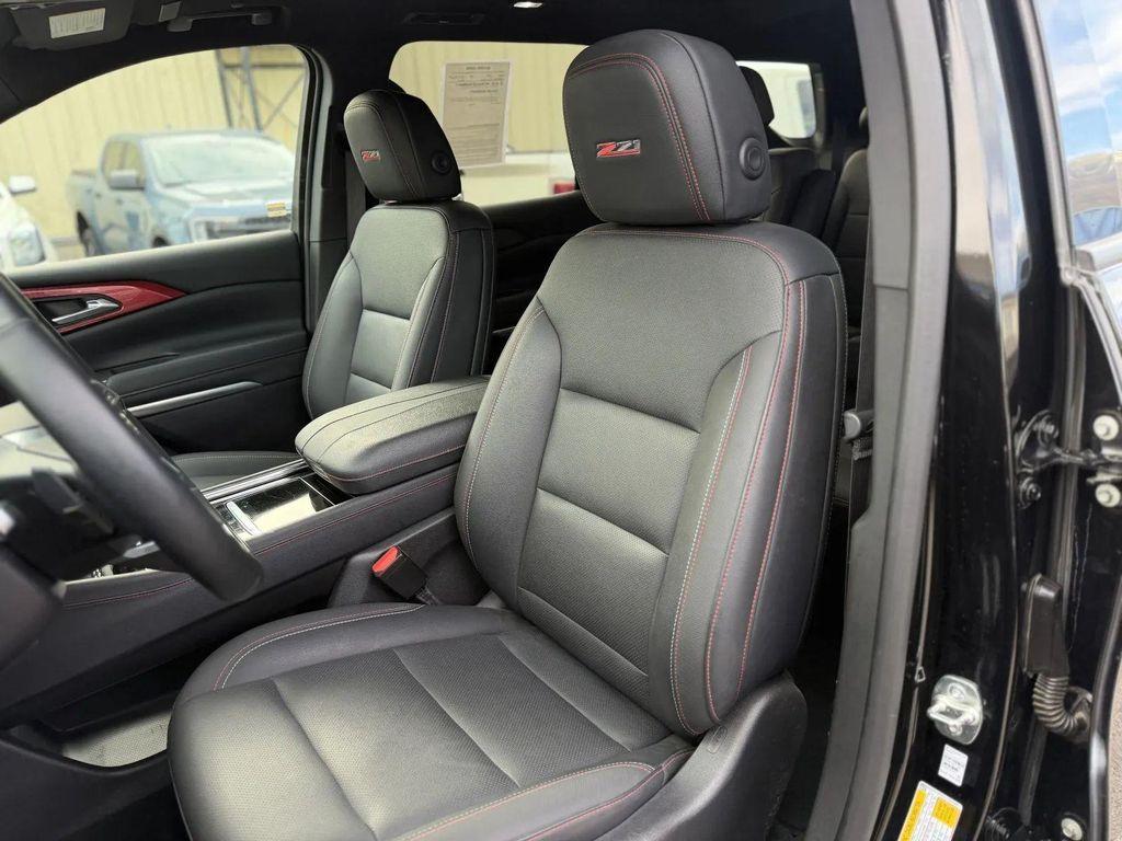 used 2025 Chevrolet Traverse car, priced at $38,194