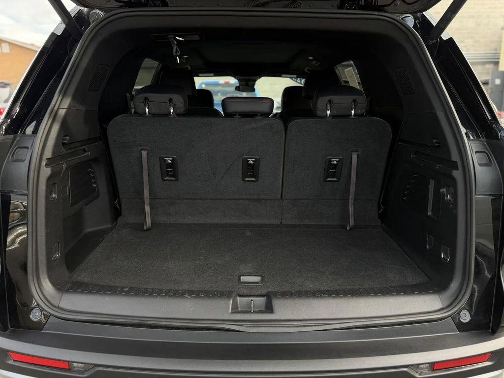 used 2025 Chevrolet Traverse car, priced at $38,194