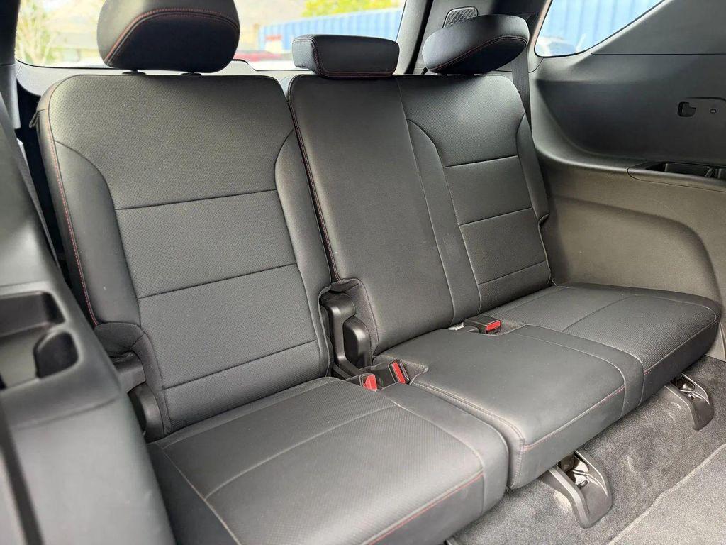 used 2025 Chevrolet Traverse car, priced at $38,194