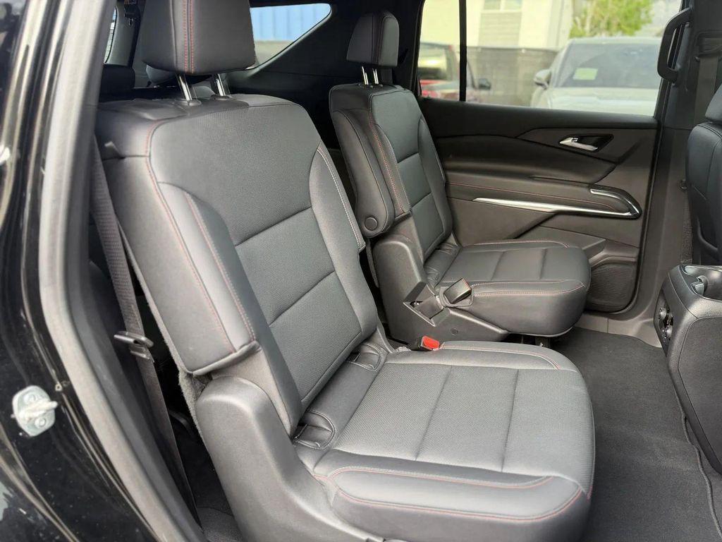 used 2025 Chevrolet Traverse car, priced at $38,194