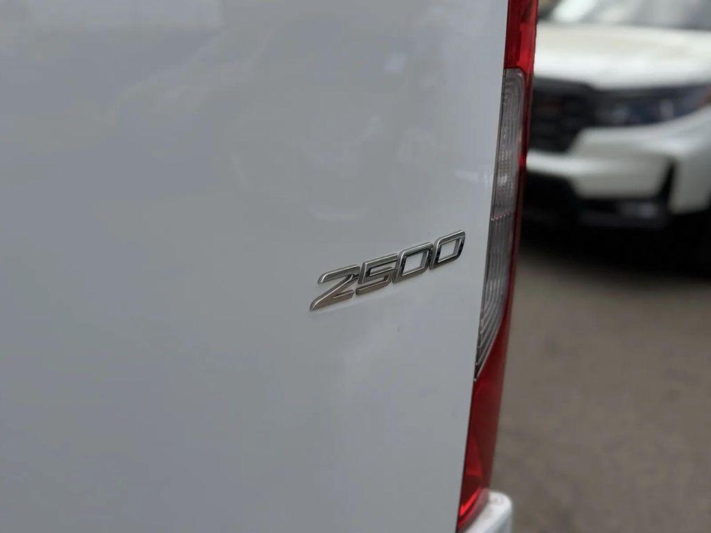 Mercedes-Benz Sprinter view 31