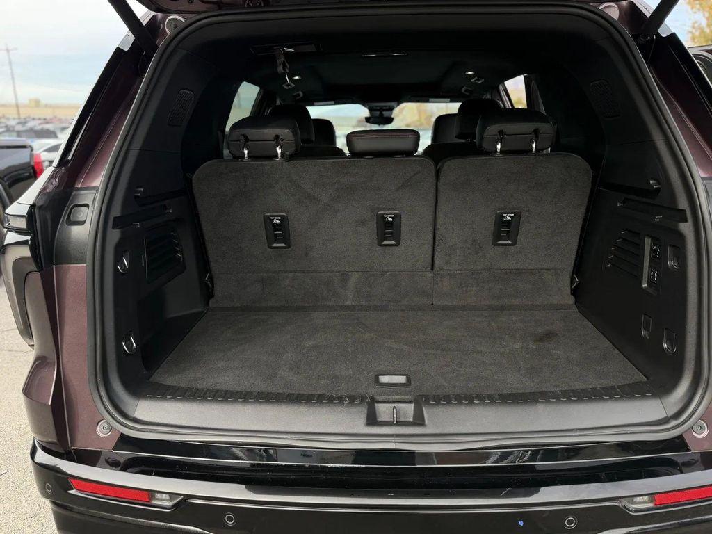 used 2024 Chevrolet Traverse car, priced at $41,995