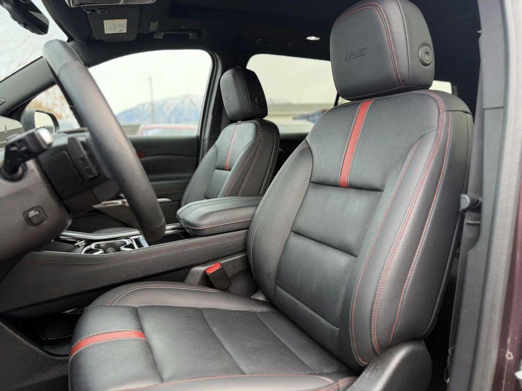 used 2024 Chevrolet Traverse car, priced at $41,995