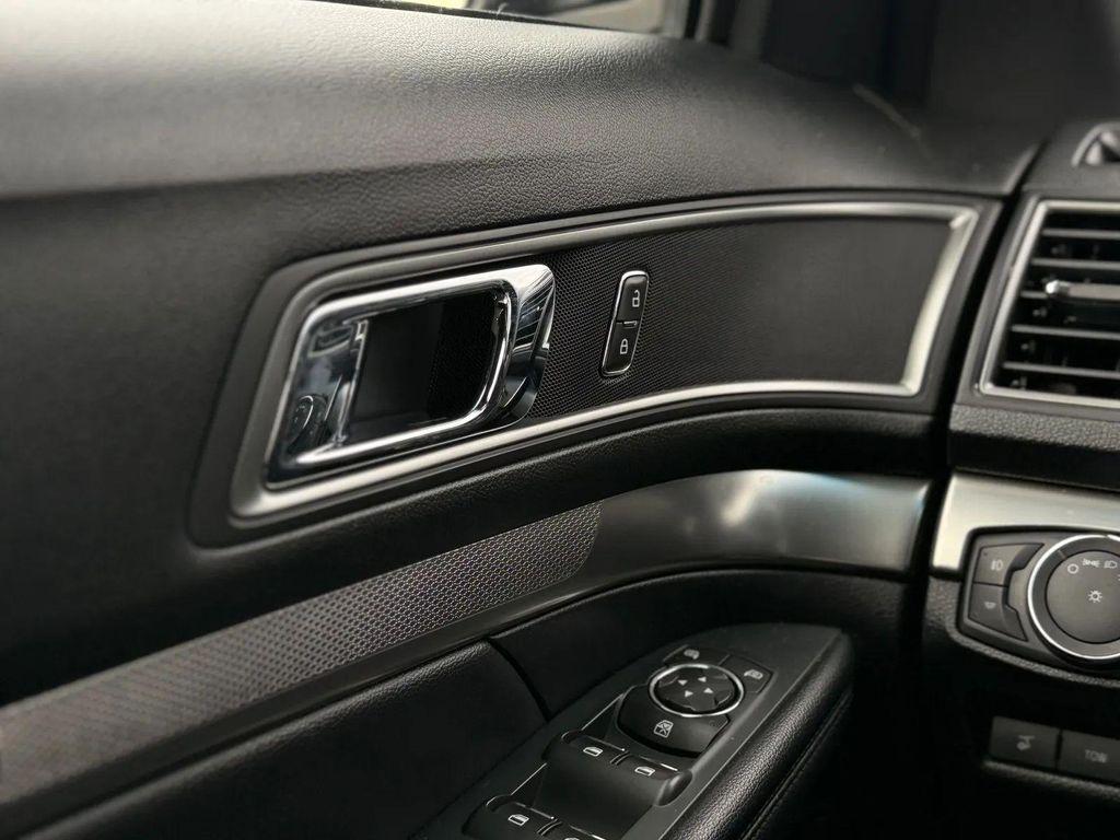 Agate Black Metallic 2019 Ford Explorer XLT