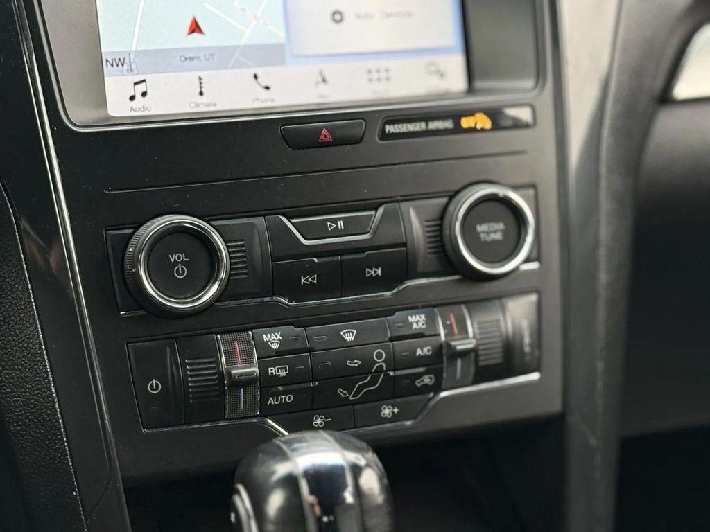 Agate Black Metallic 2019 Ford Explorer XLT