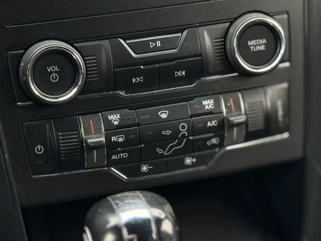 Agate Black Metallic 2019 Ford Explorer XLT