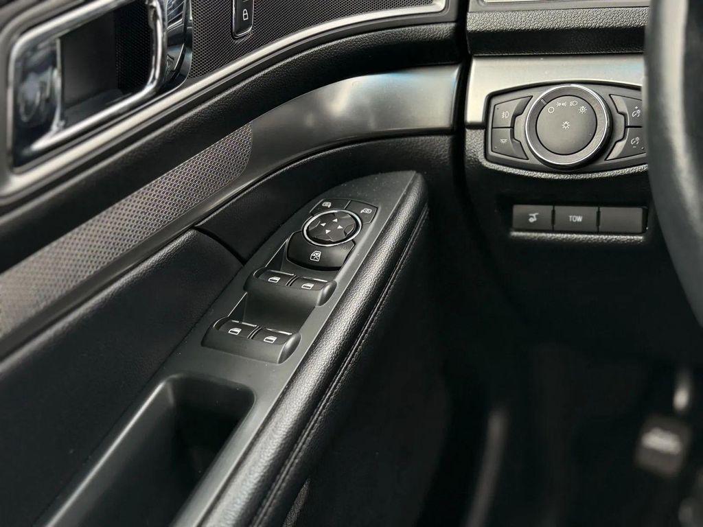 Agate Black Metallic 2019 Ford Explorer XLT