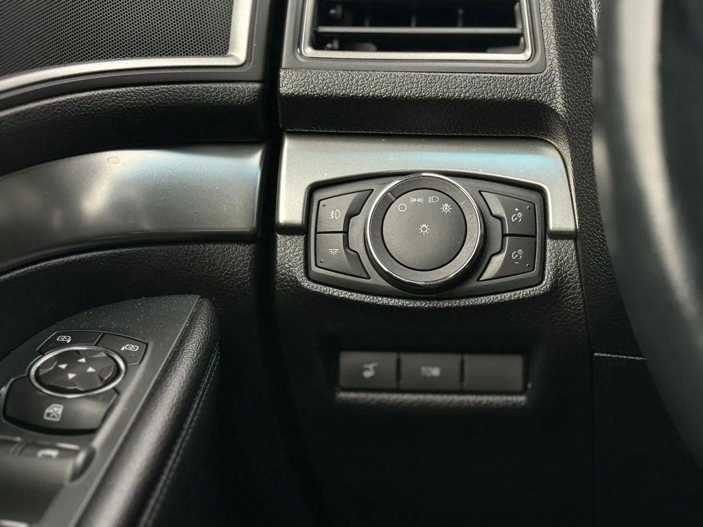 Agate Black Metallic 2019 Ford Explorer XLT