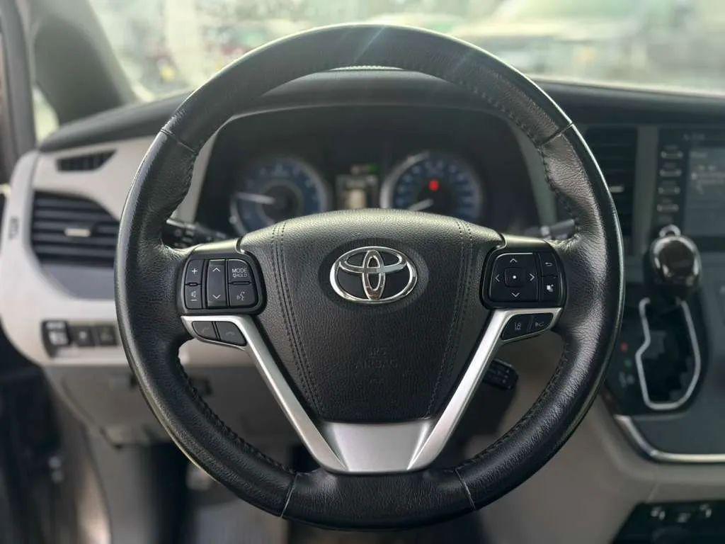 used 2019 Toyota Sienna car