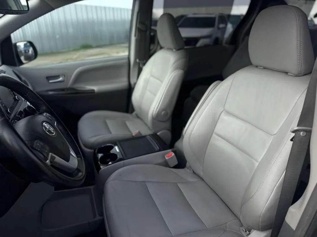 used 2019 Toyota Sienna car