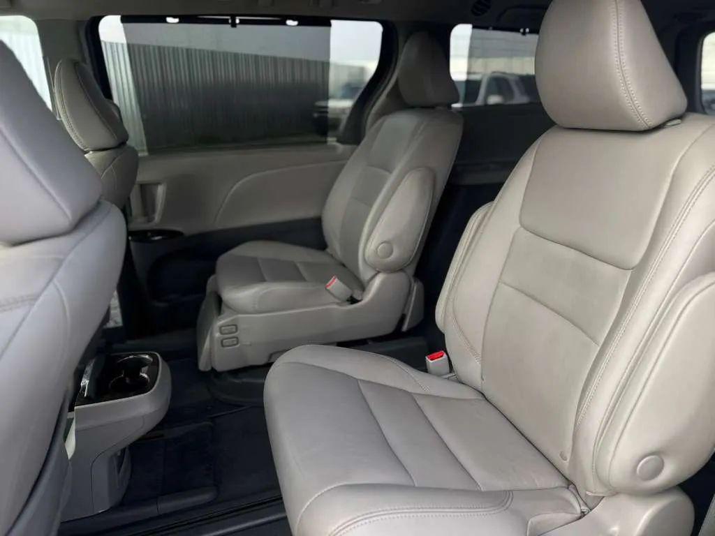 used 2019 Toyota Sienna car
