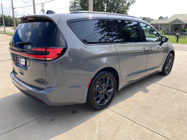 used 2025 Chrysler Pacifica car, priced at $31,875