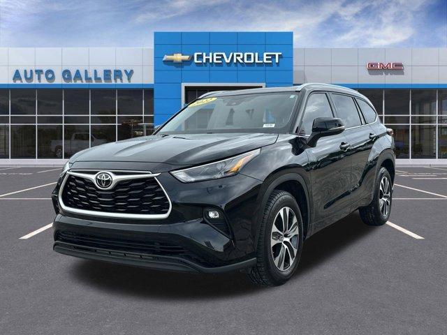 used 2022 Toyota Highlander car, priced at $33,372