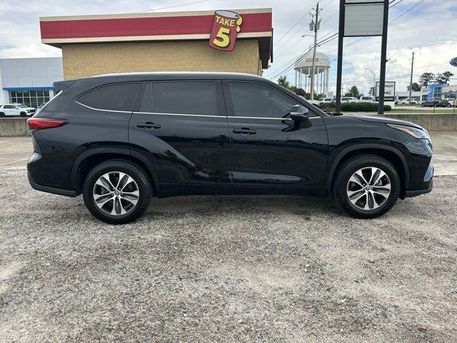 used 2022 Toyota Highlander car, priced at $31,954