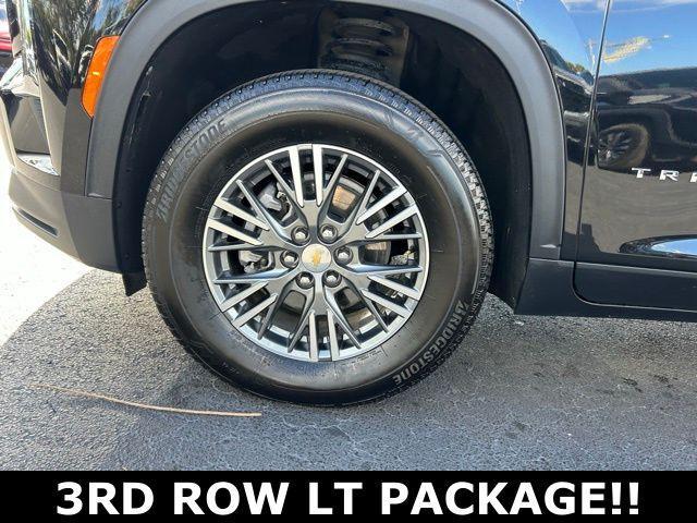 used 2025 Chevrolet Traverse car, priced at $35,960