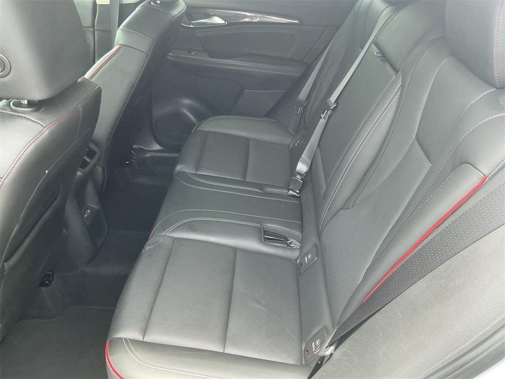 2023 White Frost Tri-Coat Buick Envision