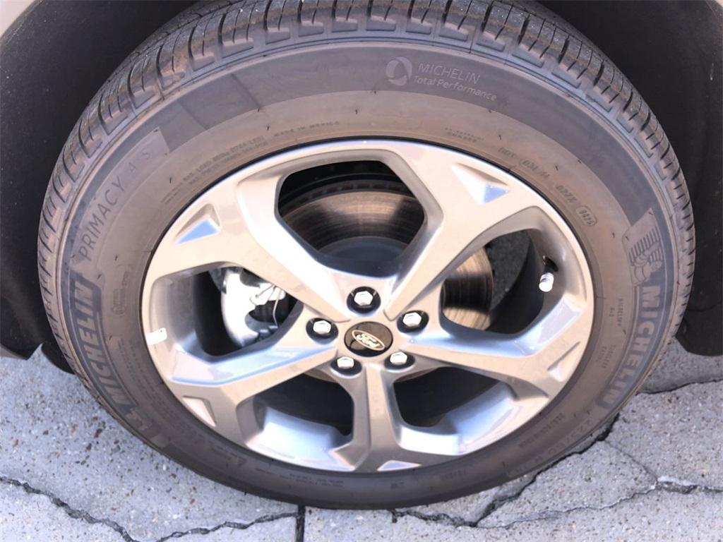 new 2025 Ford Escape car, priced at $31,999