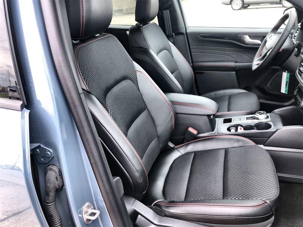 new 2025 Ford Escape car, priced at $33,400