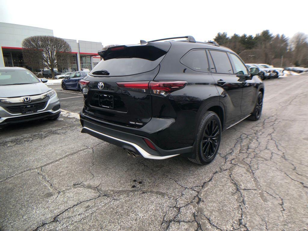 used 2025 Toyota Highlander car, priced at $48,990