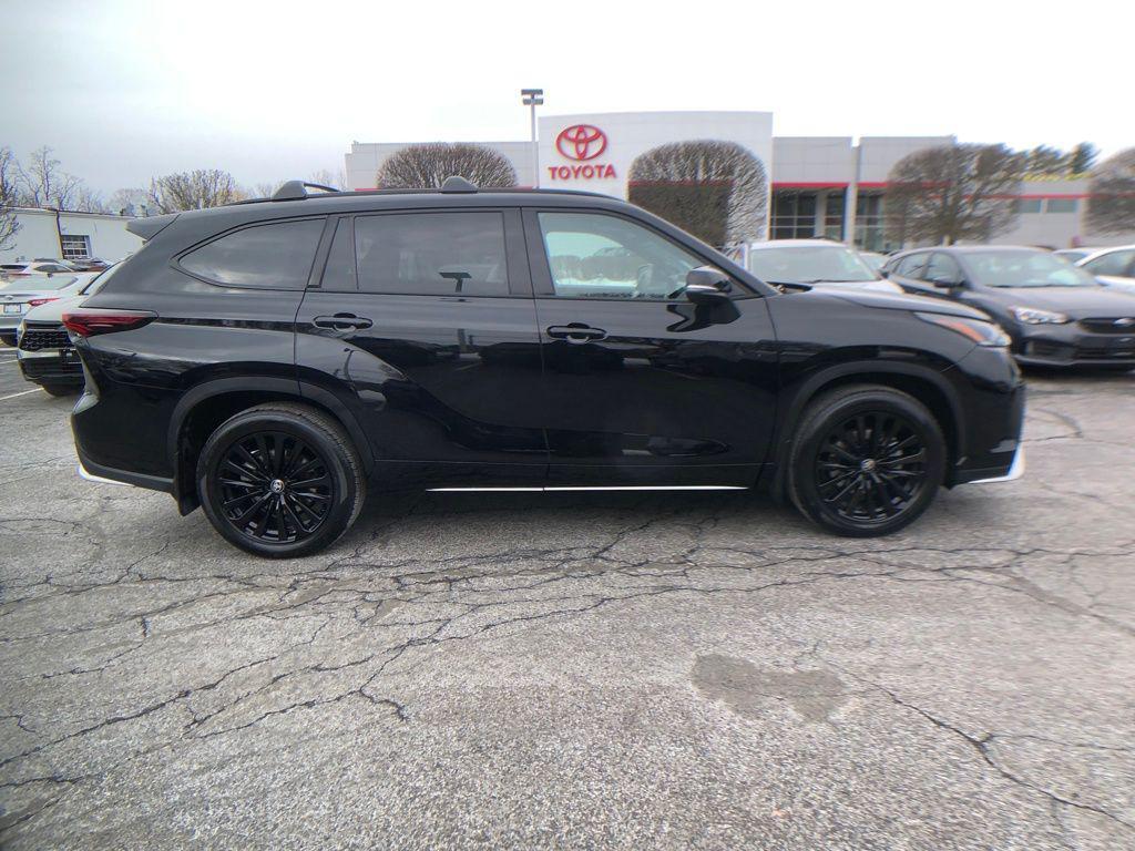 used 2025 Toyota Highlander car, priced at $48,990