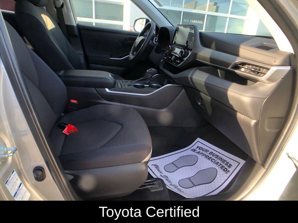 used 2022 Toyota Highlander car, priced at $32,995