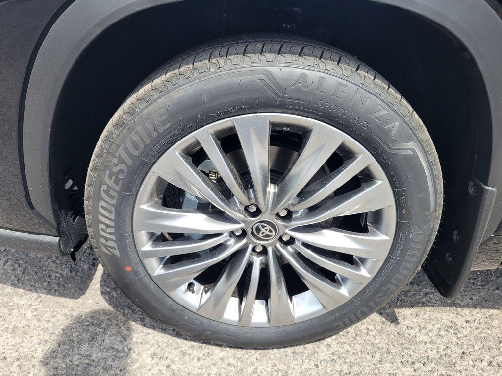 new 2026 Toyota Highlander car, priced at $55,273