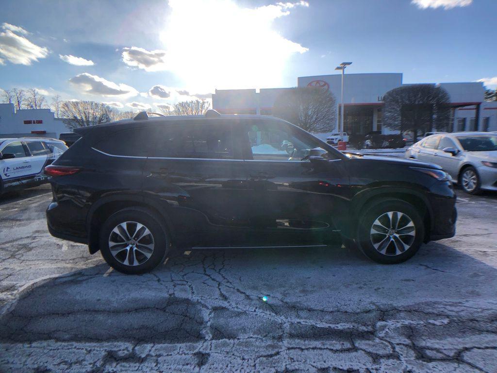 used 2023 Toyota Highlander Hybrid car, priced at $39,995