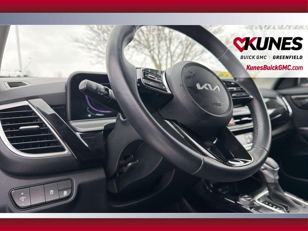 used 2025 Kia Seltos car, priced at $20,799