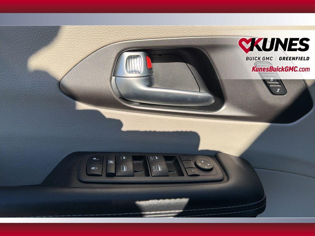 used 2024 Chrysler Pacifica car, priced at $25,799