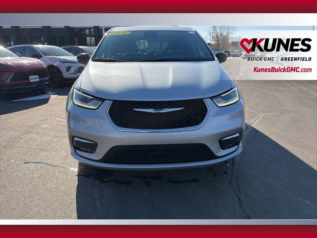 used 2024 Chrysler Pacifica car, priced at $25,799