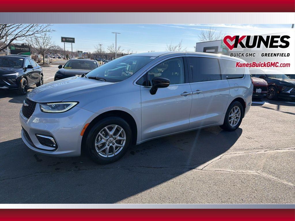 used 2024 Chrysler Pacifica car, priced at $25,799