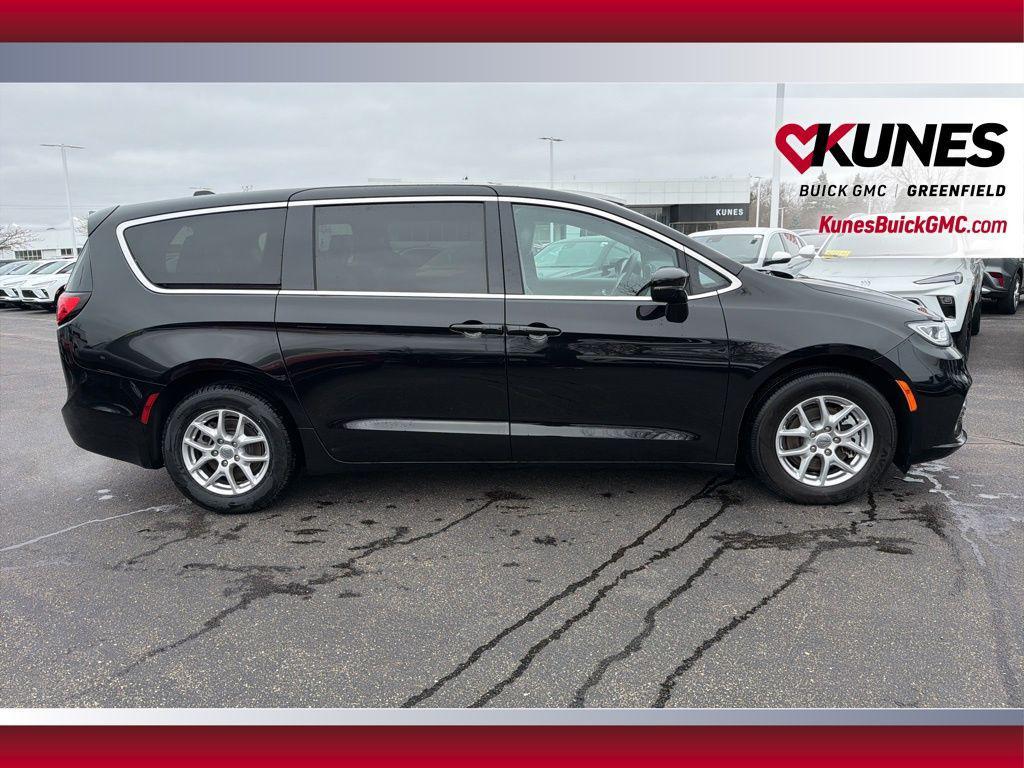 used 2025 Chrysler Pacifica car, priced at $26,995