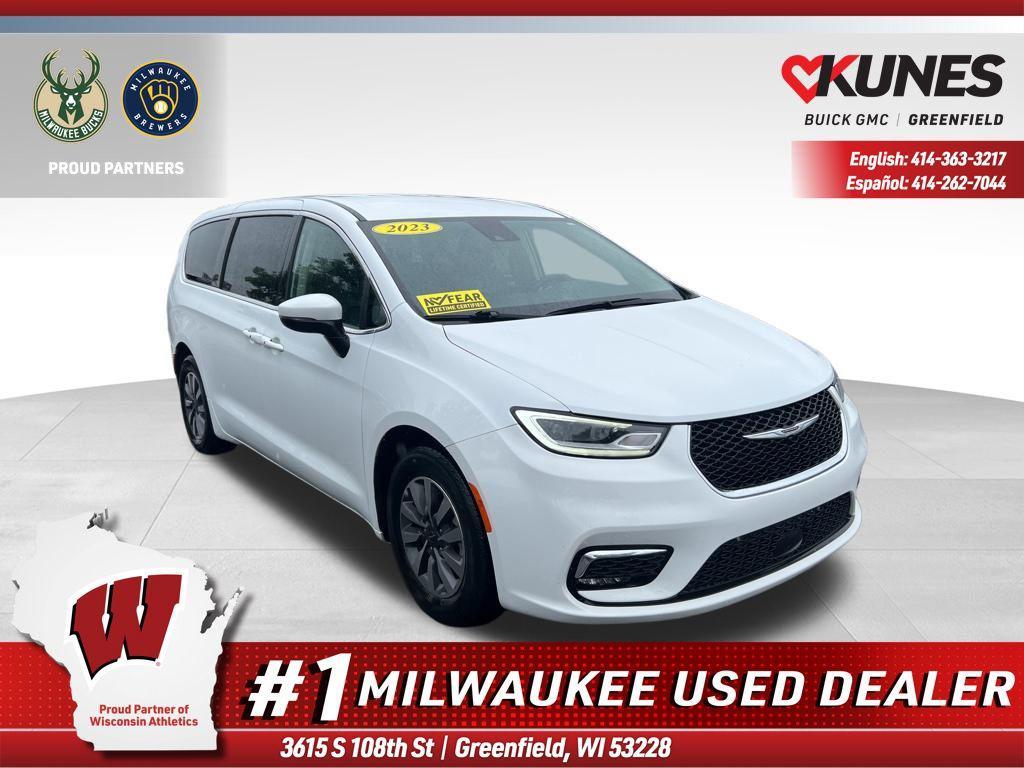 used 2023 Chrysler Pacifica Hybrid car, priced at $23,136