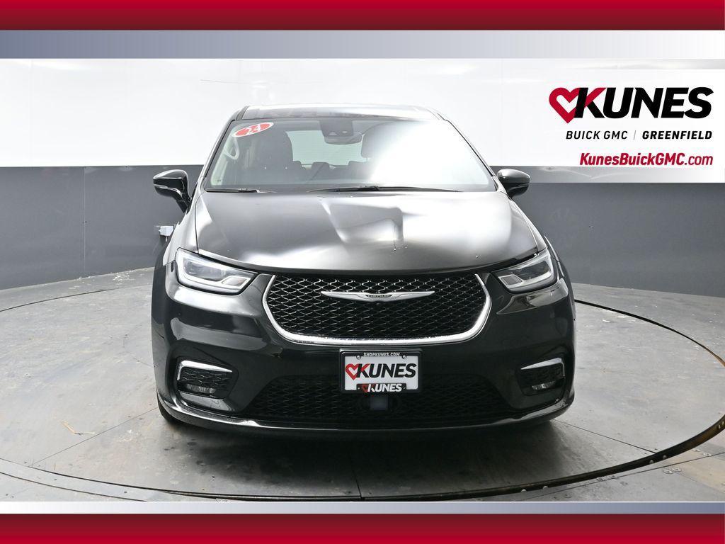 used 2024 Chrysler Pacifica Hybrid car