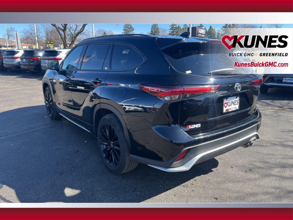 used 2024 Toyota Highlander car, priced at $43,799