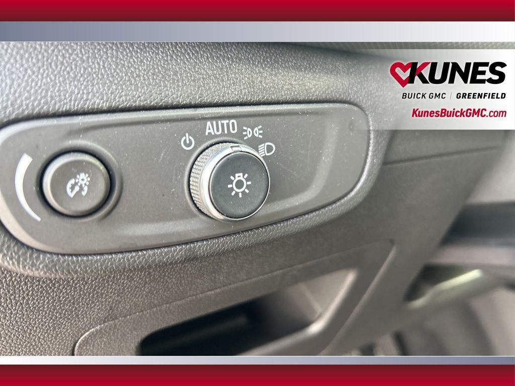 used 2025 Chevrolet TrailBlazer car, priced at $22,919