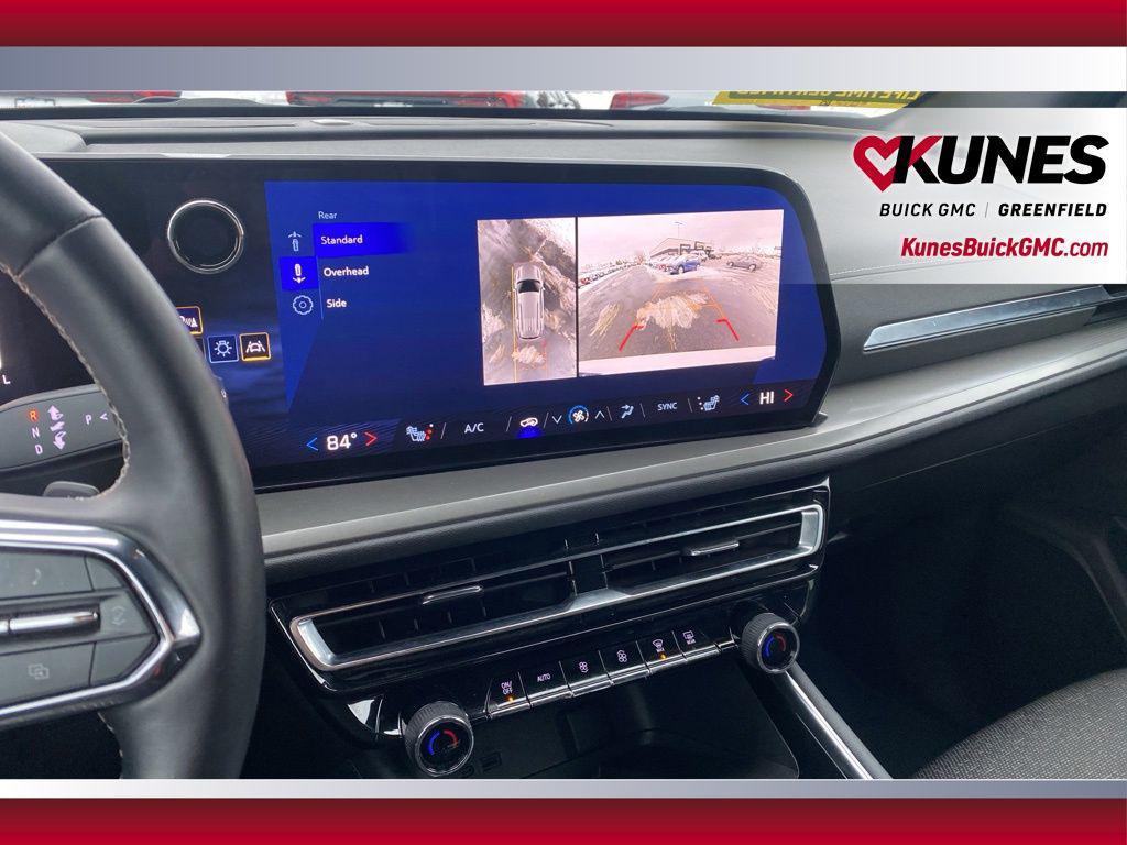 used 2024 Chevrolet Traverse car, priced at $32,799