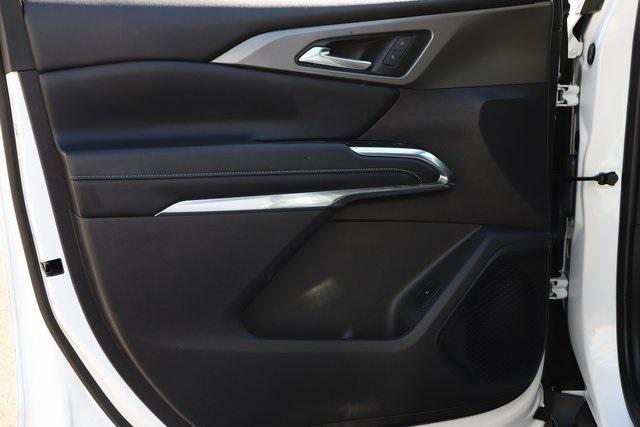 used 2025 Chevrolet Traverse car, priced at $32,175