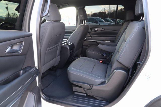 used 2025 Chevrolet Traverse car, priced at $32,175