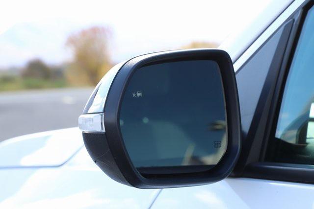 used 2025 Chevrolet Traverse car, priced at $32,175