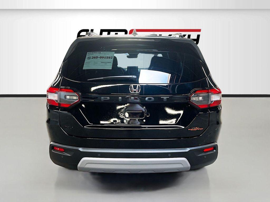 used 2025 Honda Pilot car, priced at $35,300