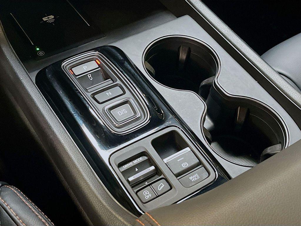 used 2025 Honda Pilot car, priced at $35,300