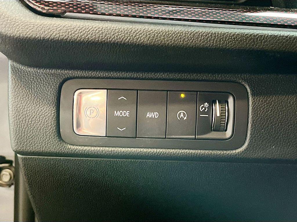 used 2025 Chevrolet Traverse car, priced at $41,200