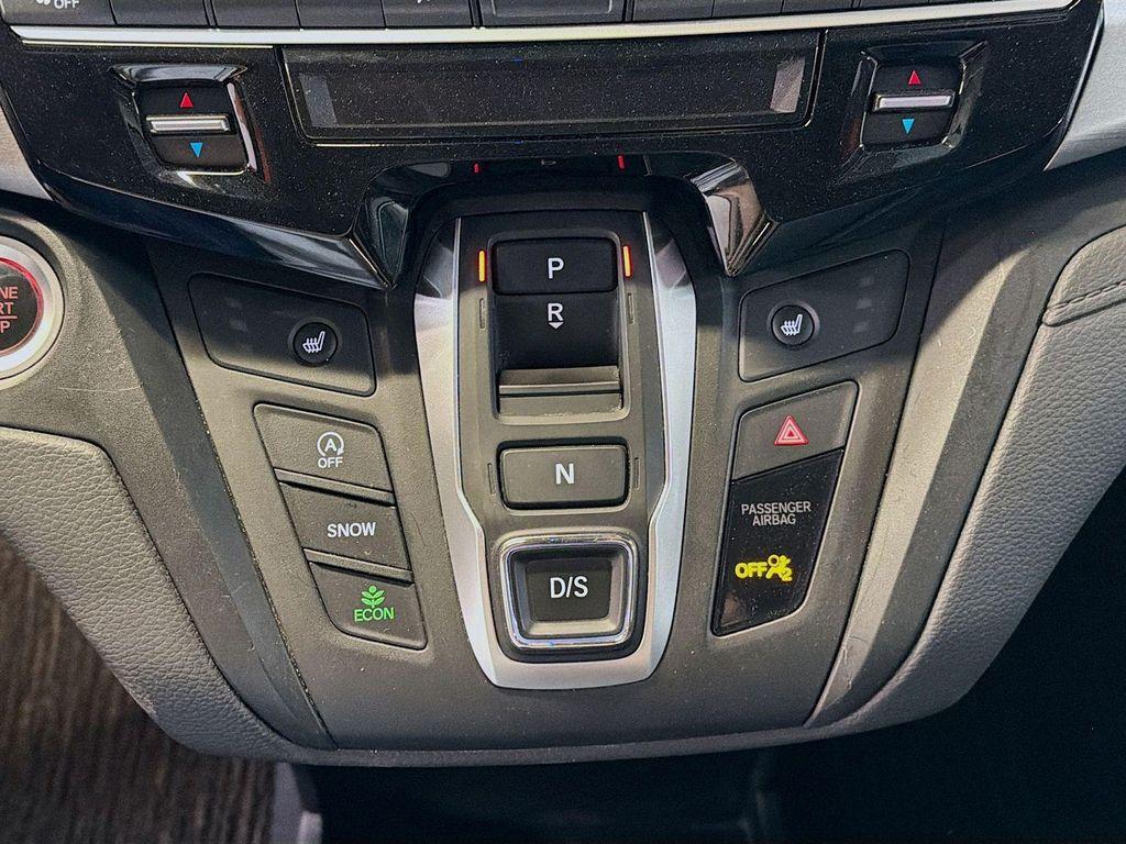 used 2025 Honda Odyssey car, priced at $28,900
