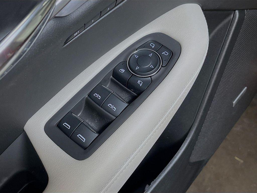 used 2025 Cadillac XT6 car, priced at $46,400