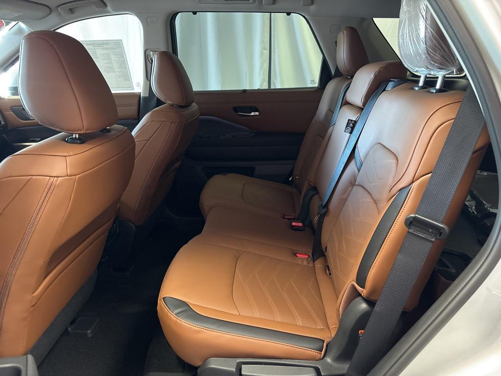 new 2025 Nissan Pathfinder car, priced at $48,660